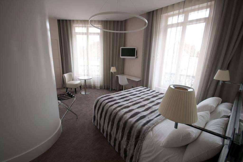 Le Cesar Hotel Provins Szoba fotó