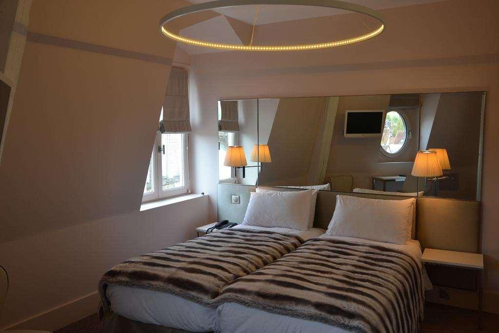Le Cesar Hotel Provins Szoba fotó