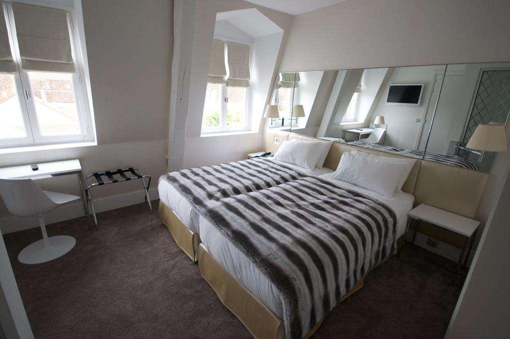 Le Cesar Hotel Provins Szoba fotó